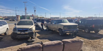 Retiran vehículos de talleres en las colonias Lomas de San José y Zaragoza tras operativo vial