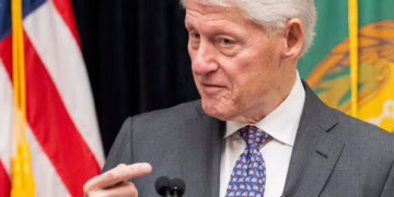 Bill Clinton testifica ante comité del Congreso sobre vínculos con Epstein