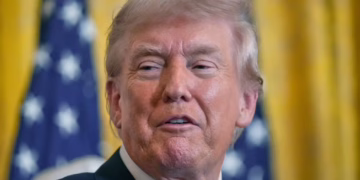 Trump convoca a cumbre latinoamericana en Florida para frenar influencia de China