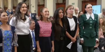 Salma Hayek defiende imagen de México y celebra incentivos fiscales al cine