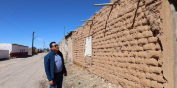Coesvi entrega apoyos para mejorar viviendas en Bachíniva