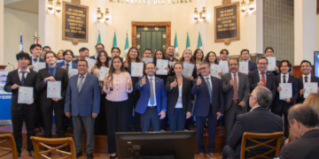 Especializan a 22 jóvenes chihuahuenses en semiconductores en Taiwán
