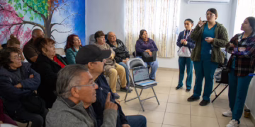 Capacitan en primeros auxilios a usuarios de la Casa de los Abuelos Norte