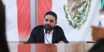 Diputado chihuahuense busca eliminar “fentalibros” de Marx Arriaga