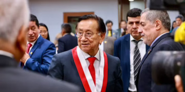 José María Balcázar asume la presidencia de Perú tras elección legislativa