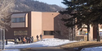 Tiroteo en escuela de Canadá deja 10 muertos, incluido el atacante