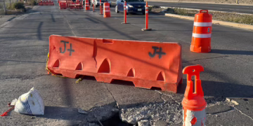 Hundimiento en bulevar Cuatro Siglos obliga a cerrar dos carriles
