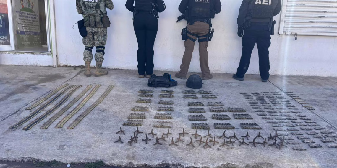 Aseguran vehículos con arsenal y equipo táctico tras operativo en Guachochi