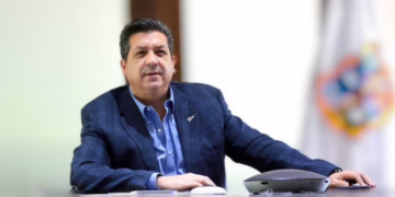 México solicita detención provisional de Cabeza de Vaca en EU