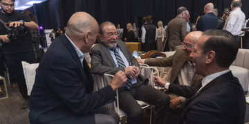 FECHAC entrega primera Presea Samuel Kalisch a Enrique Terrazas
