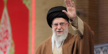 Irán desmiente muerte de Jamenei tras ataque israelí-estadounidense