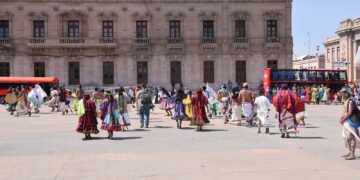 Comunidades rarámuris inician Semana Santa en Chihuahua capital