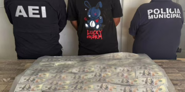 Detienen en Ahumada a hombre con 20 mil 800 dólares falsos