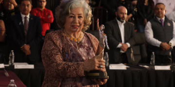 Ayuntamiento entrega Presea Kirá a Mónica Alicia Juárez