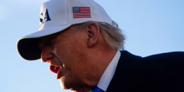 Trump insta a países receptores de petróleo a garantizar la seguridad del estrecho de Ormuz