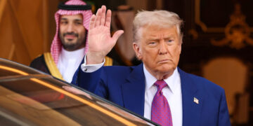 «No pensaba que terminaría besándome el culo»: Trump sobre el príncipe heredero saudí