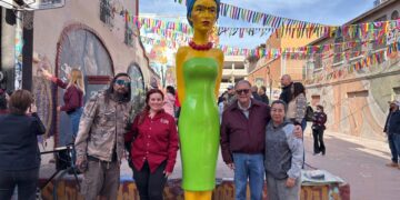 Escultura de Juan Pablo Chipe llega a la Plaza Cervantina