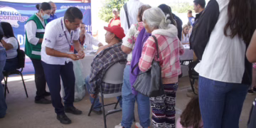 Instalan puestos fijos de vacunación contra sarampión en Parral, Chihuahua y Juárez