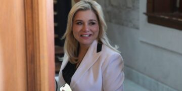 Maru Campos minimiza a Pérez Cuéllar: «Se quiere colgar de nosotros, no merece mi opinión»