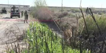 Hallan cuerpo envuelto en plástico con signos de incineración en Ciudad Juárez