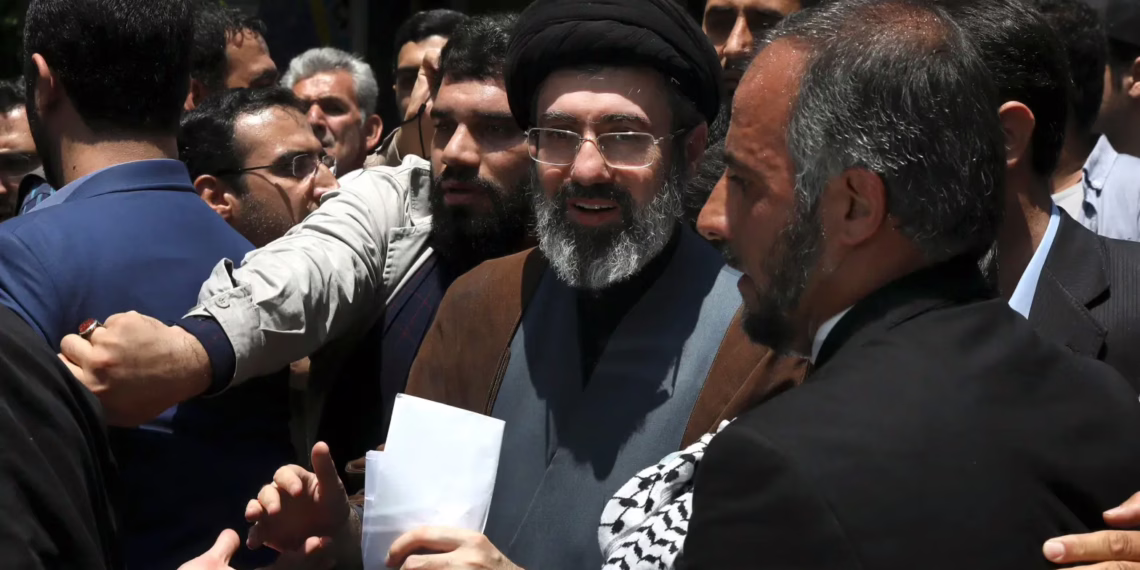 El hijo de Jamenei emerge como posible nuevo líder supremo de Irán