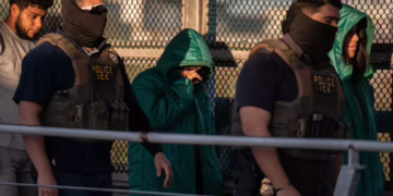 Enfrenta deportaciones masivas de Trump encrucijada por relevo de Noem