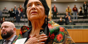 Dolores Huerta: una vida de lucha incansable por la justicia laboral y social