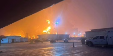 FGR investiga incendio en refinería Olmeca que dejó cinco muertos