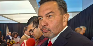 Juárez respalda reducción de regidores a 15 con el Plan B electoral
