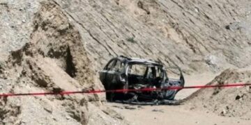 Hombre calcinado dentro de camioneta en el periférico Camino Real