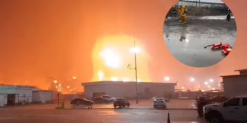 Controlan incendio en refinería Olmeca; reportan presencia de residuos en drenajes