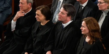 Trump asiste a alegatos en Corte Suprema sobre ciudadanía por derecho de nacimiento
