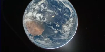 Artemis II se aleja y la tripulación comparte impresionantes vistas del planeta azul