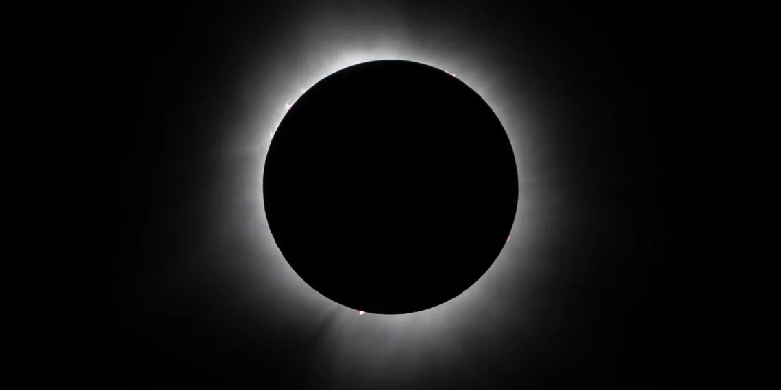 Eclipse solar total observado por astronautas de Artemis II desde la nave Orion