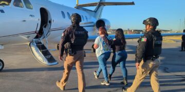 Extraditados dos personas a EU en operativo binacional en Ciudad Juárez