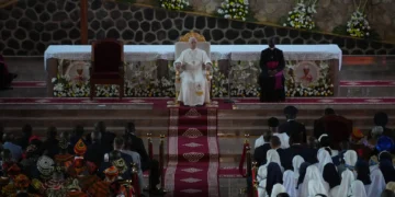 El papa León XIV no da marcha atrás en su crítica a la guerra