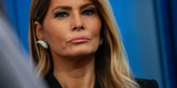 Trump y Melania exigen el despido de Jimmy Kimmel por broma sobre “viuda”