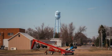 En Dakota del Sur, los vecinos sienten pena por el marido de Kristi Noem
