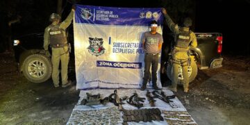 Arrestan a tres sujetos con arsenal, explosivos y droga en Moris