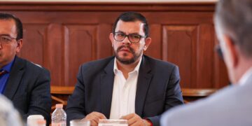 Maru Campos nombra a Francisco Sáenz Soto como encargado de la FGE