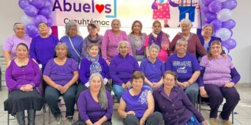 Adultos mayores son invitados a las Casas de los Abuelos para mejorar su calidad de vida