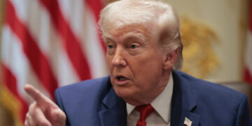 Trump suspende por dos semanas bombardeos a Irán a cambio de la reapertura del estrecho de Ormuz