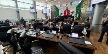 PAN abandona el Pleno para evitar debate sobre la “Unidad Especializada” de Maru Campos