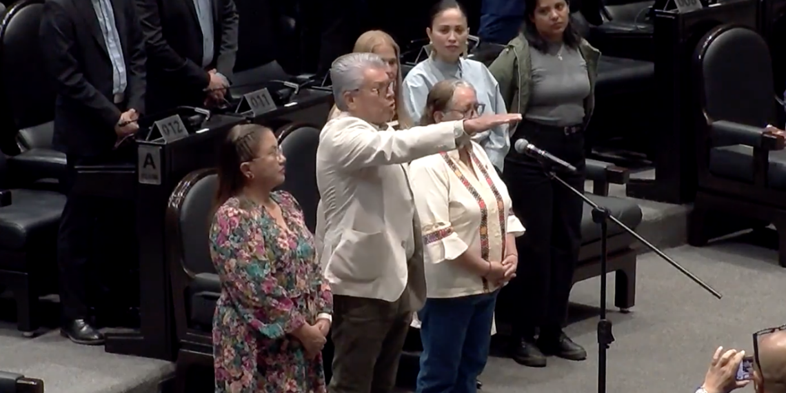 Severiano Roberto Hernández rinde protesta como suplente de Daniel Murguía