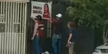 Brigadas quitan mantas de Andrea Chávez y colocan de Pérez Cuéllar