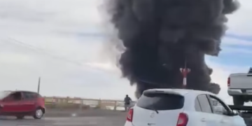 Incendio en planta recicladora de Chihuahua genera intensa movilización de emergencias
