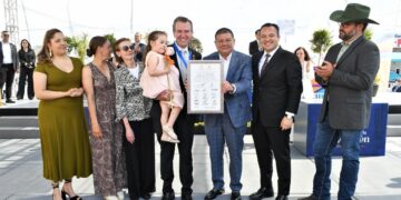 Óscar Villalobos recibe Medalla al «Mérito Ciudadano Fundadores» por su destacada labor en Delicias