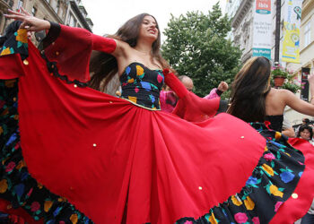 Gitanos errando por el mundo 1000 años; un día como hoy reivindican su identidad