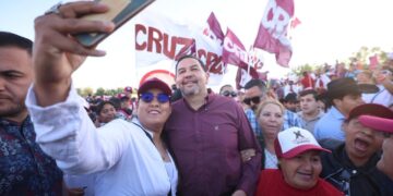 Los «Compas de Cruz» llenan La X con 50 mil personas en apoyo a Pérez Cuéllar