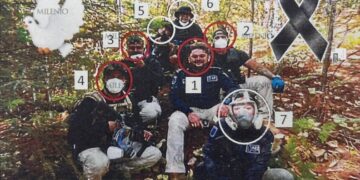 Identifican a los agentes de AEI, en la foto con presuntos agentes de la CIA